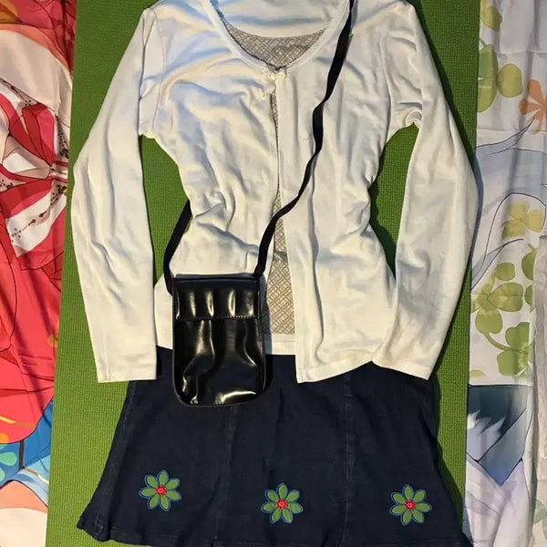 [BUNJANG] Vintage Denim Mini Skirt with Floral Embroidery / 택포 빈티지 청 미니 스커트 청치마 꽃무늬 자수 모리걸