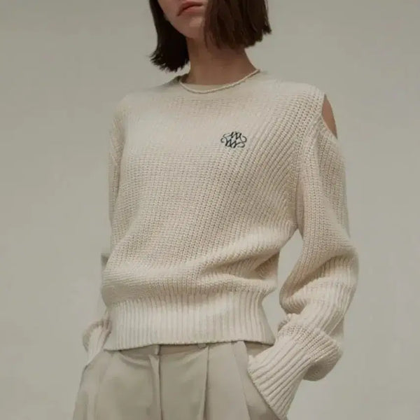 [BUNJANG] NICK&NICOLE Signature Cut-Out Crewneck Knit (Ivory) / 닉앤니콜 시그니처 컷아웃 크루넥 니트 (아이보리) 배송비포함