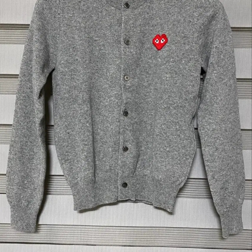 [BUNJANG] Comme des Garçons PLAY Pixel Heart Logo Embroidered Cardigan Grey L / 꼼데가르송 PLAY 가디건 그레이 L