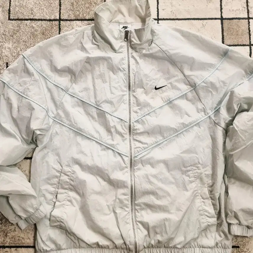[BUNJANG] Nike Women's Windrunner UV Jacket Size L / 나이키 여성 윈드러너 UV 바람막이 사이즈 L
