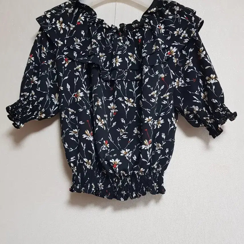 [BUNJANG] 8 Seconds Open Shoulder Blouse Floral Pattern / 에잇세컨즈 오픈숄더 블라우스