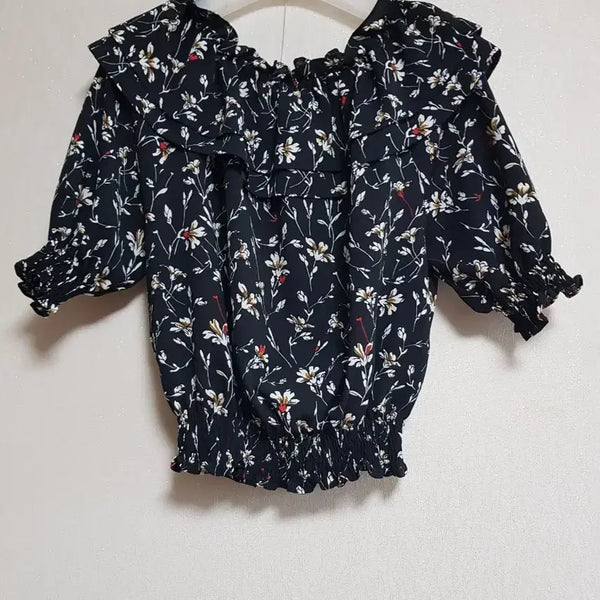 [BUNJANG] 8 Seconds Open Shoulder Blouse Floral Pattern / 에잇세컨즈 오픈숄더 블라우스