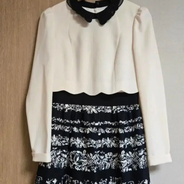 [BUNJANG] Kenneth Lady Collar Contrast Wedding Guest Dress / 케네스레이디 카라 배색 하객 원피스