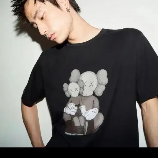 [BUNJANG] Uniqlo x KAWS Collaboration Short-Sleeve T-Shirt / [XXL]유니클로 카우스 콜라보 반팔티