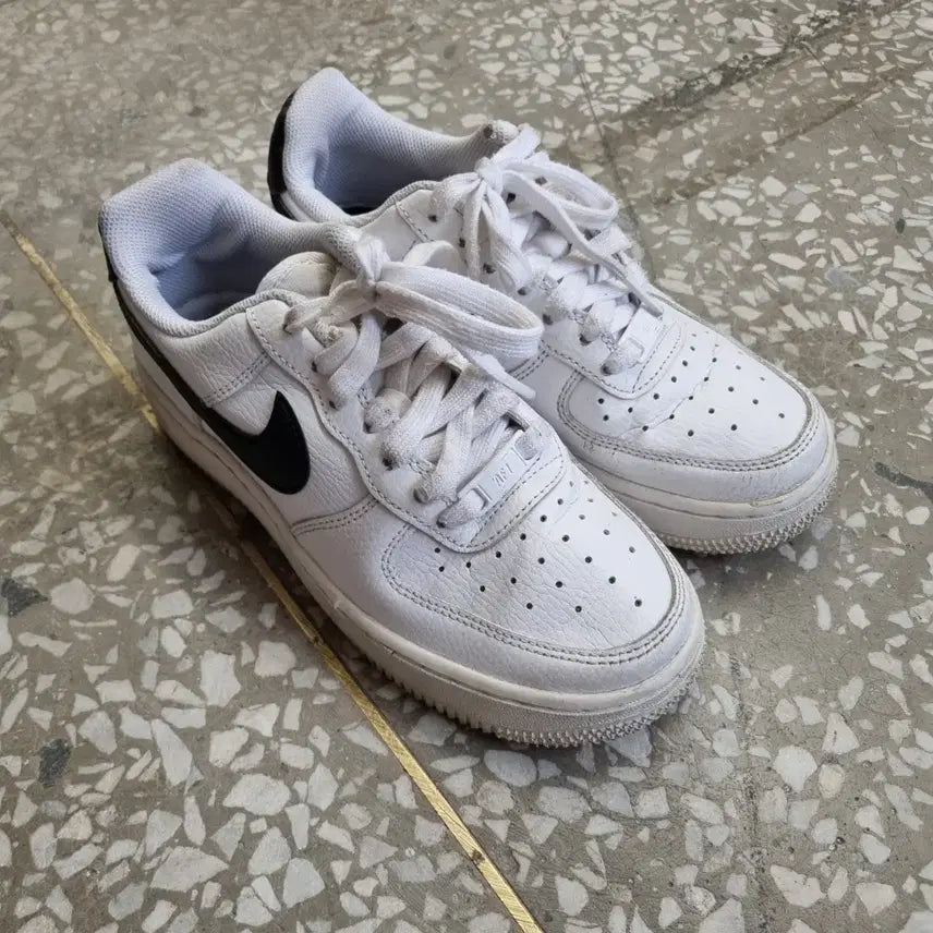 [BUNJANG] Nike Air Force 1 Sneakers (225 Size) / [225 size] 나이키 에어포스 1 운동화