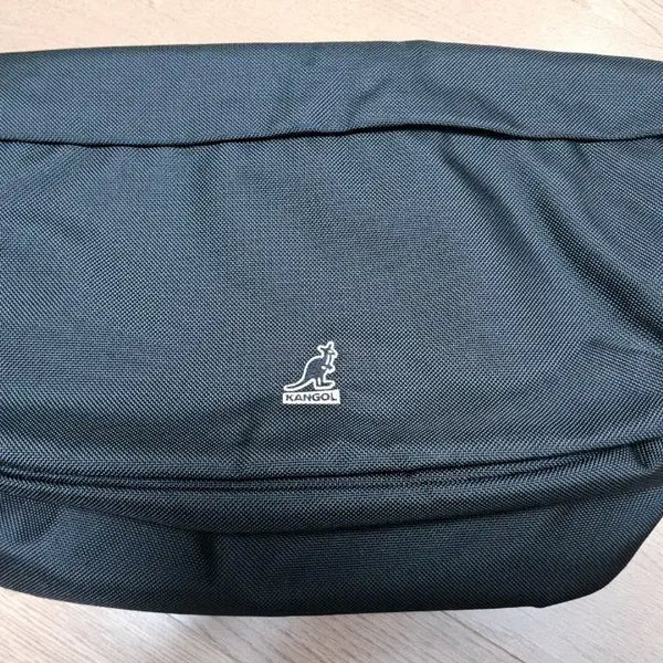 [BUNJANG] Kangol Black Messenger Bag / 캉골 블랙 메신저백