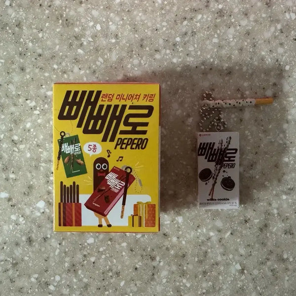 [BUNJANG] Pepero Miniature Keychain (Nude, Crunchy, White Cookie) - New / [새상품] 빼빼로 랜덤 미니어쳐 키링 (누드, 크런키, 화이트 쿠키)