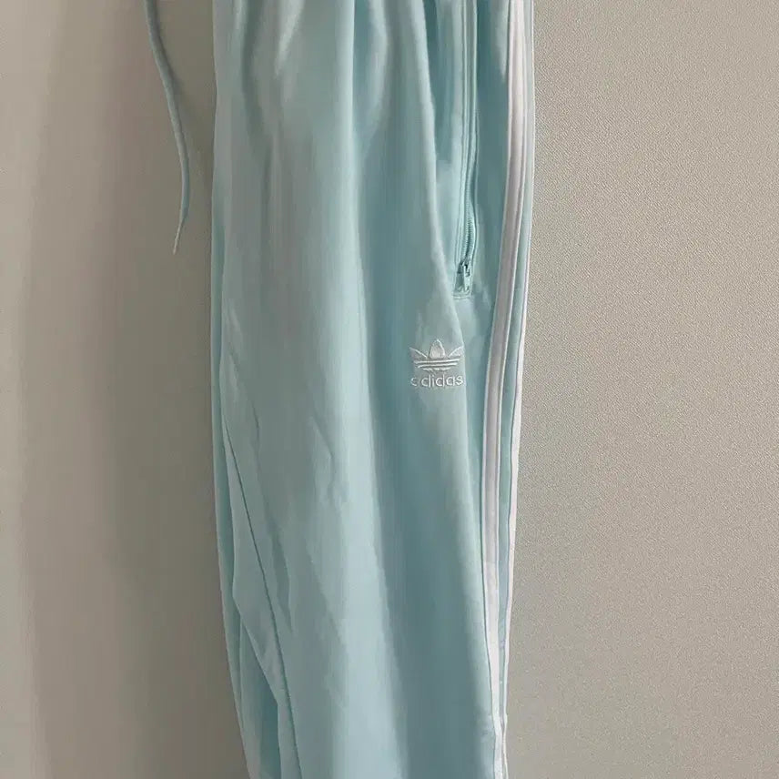 [BUNJANG] Adidas Three-Stripes Track Pants Sky Blue / 아디다스 삼선 트레이닝 바지 하늘색