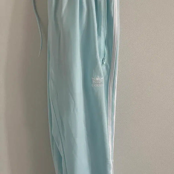 [BUNJANG] Adidas Three-Stripes Track Pants Sky Blue / 아디다스 삼선 트레이닝 바지 하늘색