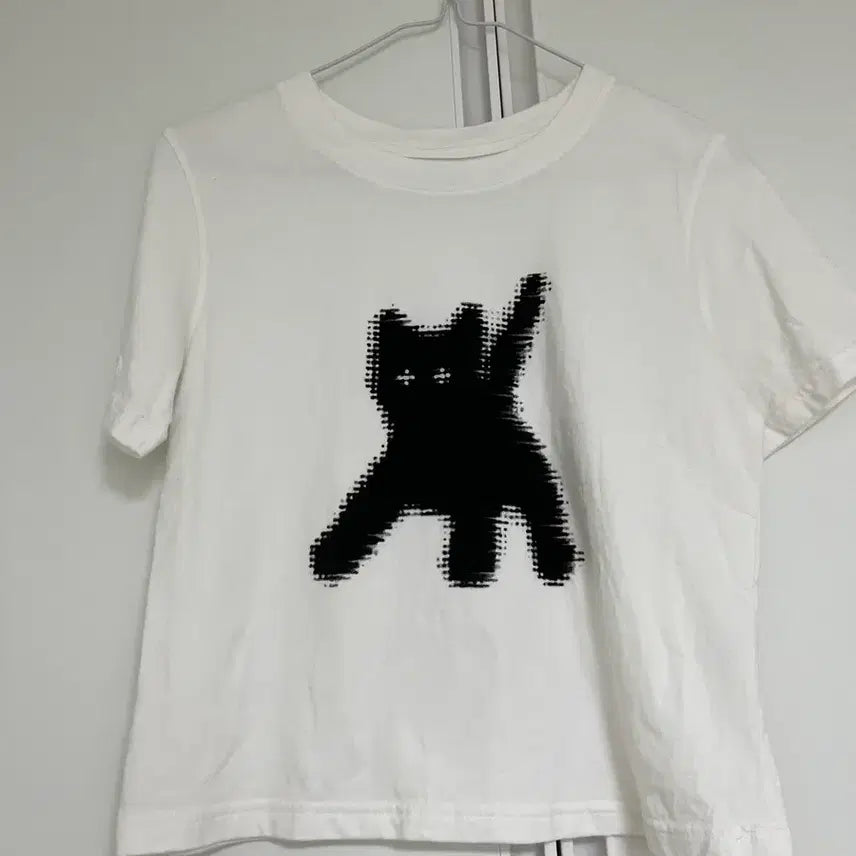 [BUNJANG] aeae FLASHED CATS EYE CROP T-SHIRT / aeae 에이이에이이 FLASHED CATS EYE CROP T-SHIR