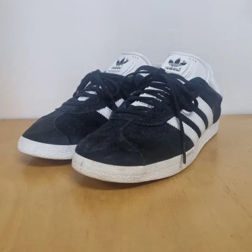 [BUNJANG] Adidas Gazelle Core Black White Sneakers 250mm / 아디다스 가젤 코어 블랙 화이트 스니커즈 250mm