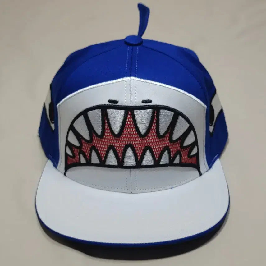 [BUNJANG] Shark Character Snapback Hat (New) / 상어 캐릭터 스냅백/패션모자(새상품)