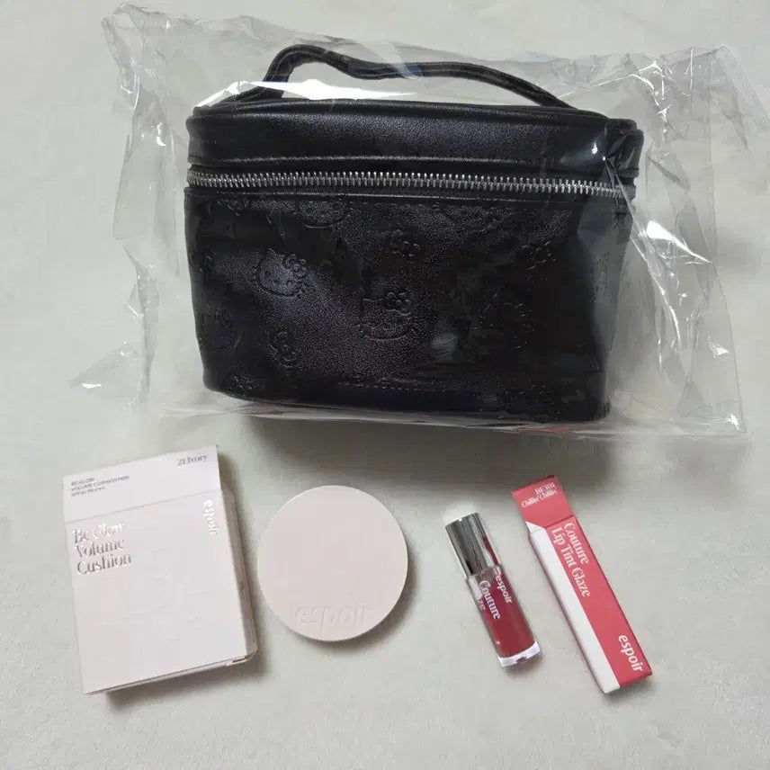 [BUNJANG] WakeMake Hello Kitty Black Leather Pouch + Free Gift / [새상품] 웨이크메이크 헬로키티 블랙 레더 파우치+증정