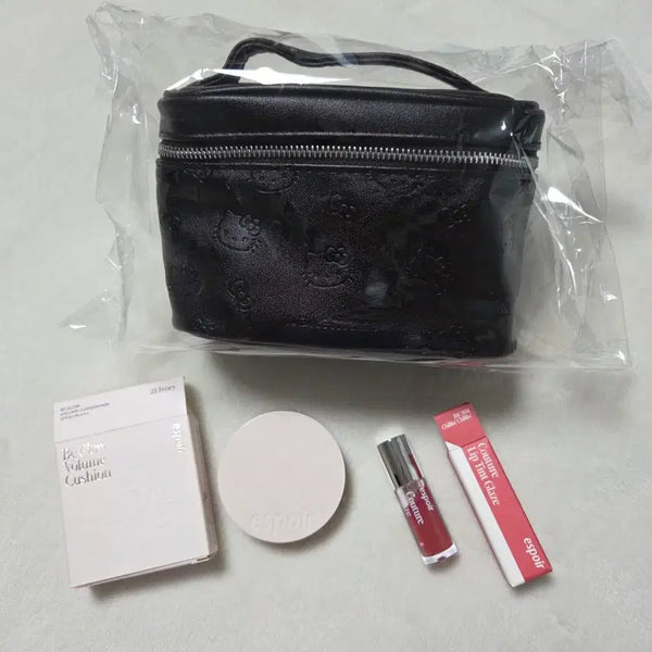 [BUNJANG] WakeMake Hello Kitty Black Leather Pouch + Free Gift / [새상품] 웨이크메이크 헬로키티 블랙 레더 파우치+증정