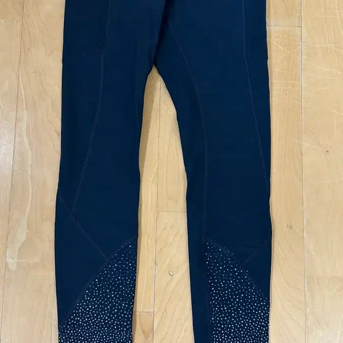 [BUNJANG] Lululemon Leggings Size 4 Navy with Silver Dot Pattern / 룰루레몬 레깅스(4)사이즈