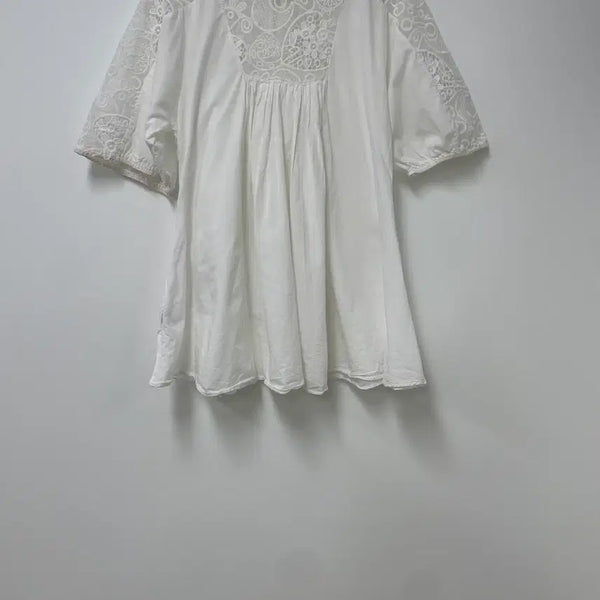 [BUNJANG] Baneike White Embroidery Knit Blouse F / 반에이크 화이트 자수 뜨개 블라우스 F