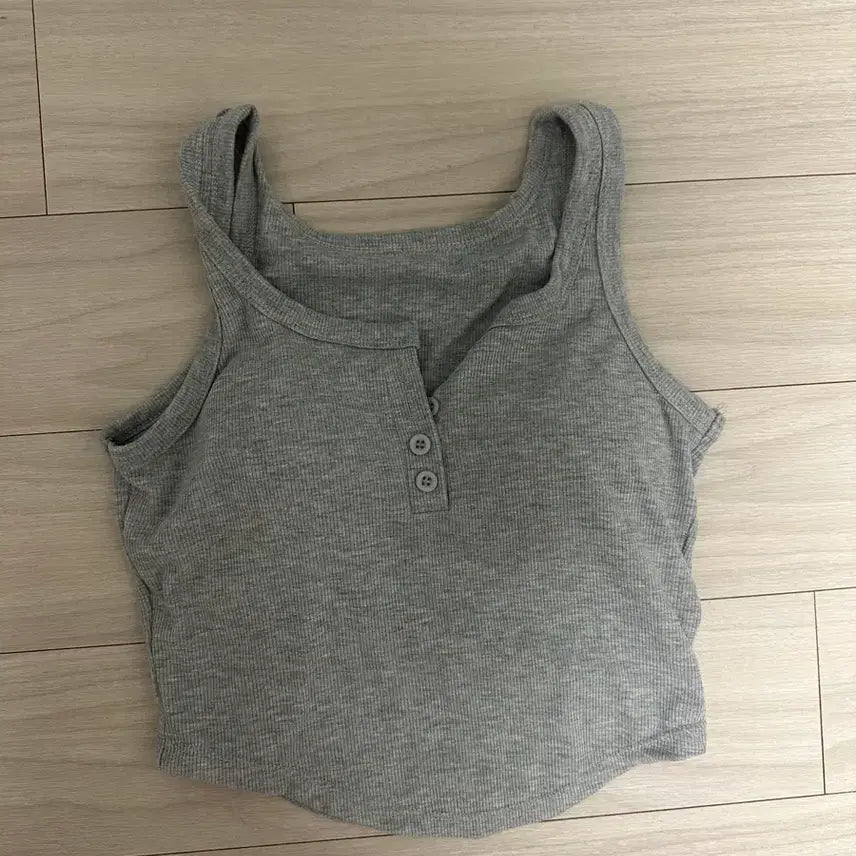 [BUNJANG] Ribbed Button Detail Grey Sleeveless Top / 그레이 나시 팝니다