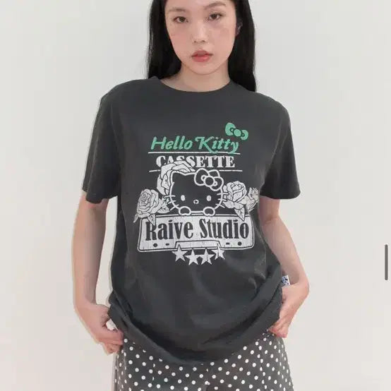 [BUNJANG] RAVE Hello Kitty Charcoal Short Sleeve T-Shirt Size S / 레이브 헬로키티 차콜 s