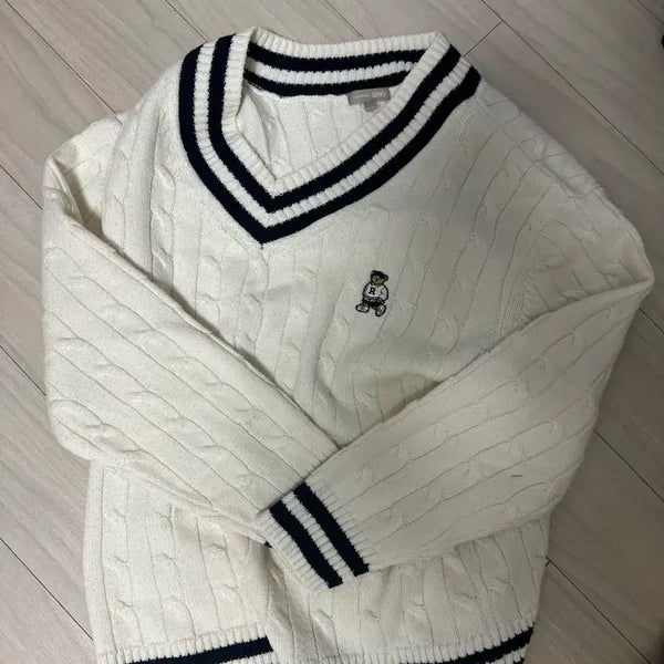 [BUNJANG] Bear Mark Knit White / 곰돌이 마크 니트 화이트 팝니다