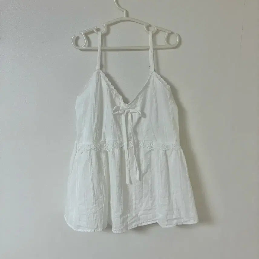 [BUNJANG] White Lace Ribbon Camisole Blouse / 화이트 레이스 리본 끈나시 블라우스 하루특가