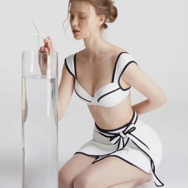 [BUNJANG] Agnel White Swan Bikini Bra Skirt Set / (새옷) 수영복 아그넬 화이트 스완 비키니 브라 스커트 세트