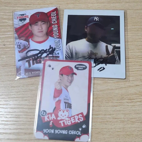 [BUNJANG] Kia Tigers Yoon Young-chul Signed Photocard & Signed Polaroid / 기아 타이거즈 윤영철 선수 싸인 포토카드 & 싸인 폴라로이드 기아타이거즈