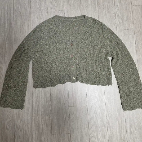 [BUNJANG] Khaki Cropped Knit Cardigan / 카키색 크롭 니트 가디건