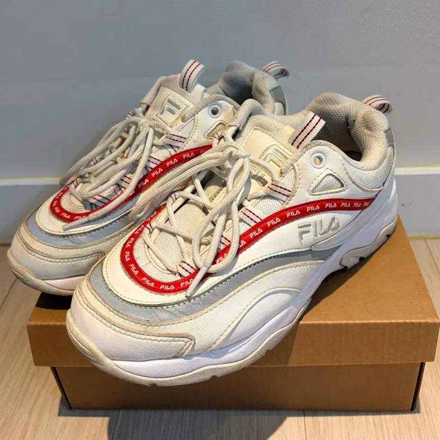 [BUNJANG] FILA Pointed Sneakers - White/Red/Silver (245) / [FILA] 포인트 운동화 245