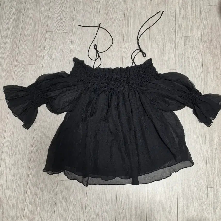 [BUNJANG] Black Off-Shoulder Blouse with Shirring Detail (Free Size) / 블랙 오프숄더 블라우스 셔링 Free
