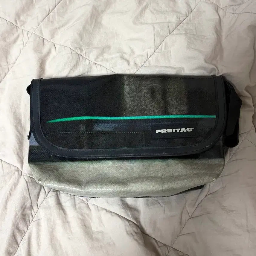 [BUNJANG] Freitag Hapao Transfer Bag / 프라이탁 하파오 전사