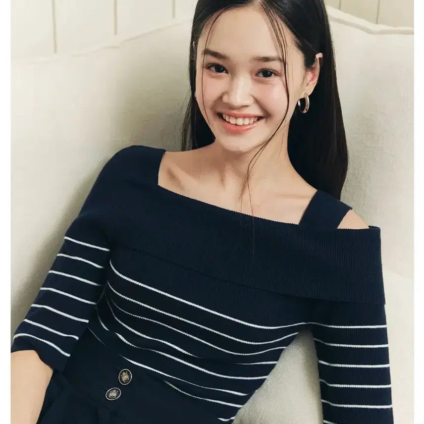 [BUNJANG] Zero Street Short Sleeve Stripe Asymmetric Off-Shoulder Sweater Navy (M) / 제로스트릿 반소매스트라이프 언발란스 오프숄더 스웨터 네이비(M)