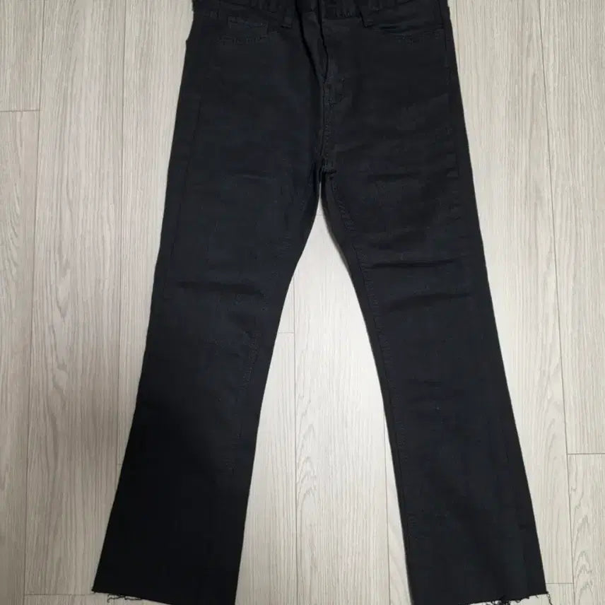 [BUNJANG] Black Denim Bootcut Jeans with Raw Hem / 블랙 데님 부츠컷 청바지