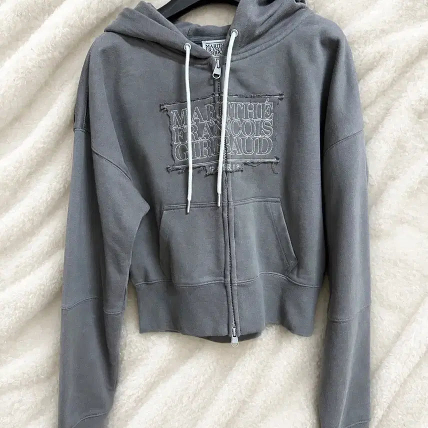 [BUNJANG] Marithe W Classic Logo Cropped Hoodie Zip-up / 마리떼 W 클래식 로고 크롭 후디 집업