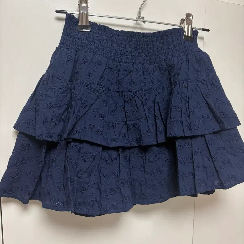 [BUNJANG] Subdued Navy Embroidered Tiered Mini Skirt / 섭듀드 네이비 자수 캉캉 미니스커트 S