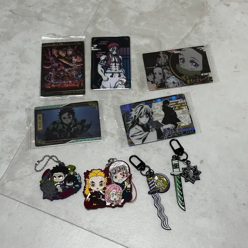 [BUNJANG] Demon Slayer: Kimetsu no Yaiba Card & Sword Keychain Set / 귀멸의 칼날 카드/칼 열쇠고리