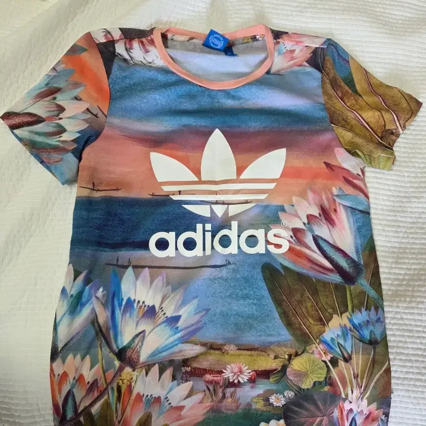 [BUNJANG] Adidas Women's Short Sleeve T-Shirt / 새거 여성 아디다스 반팔티