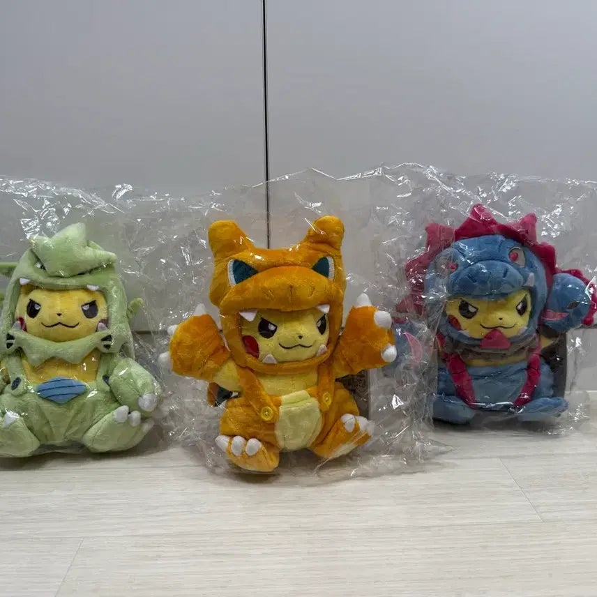 [BUNJANG] Japan Pokemon Center Kijo Mania Pikachu 3 Types (Swoobat, Tyranitar, Charizard) / 포켓몬센터 괴수 매니아 3종 (삼삼드래, 마기라스, 리자몽)