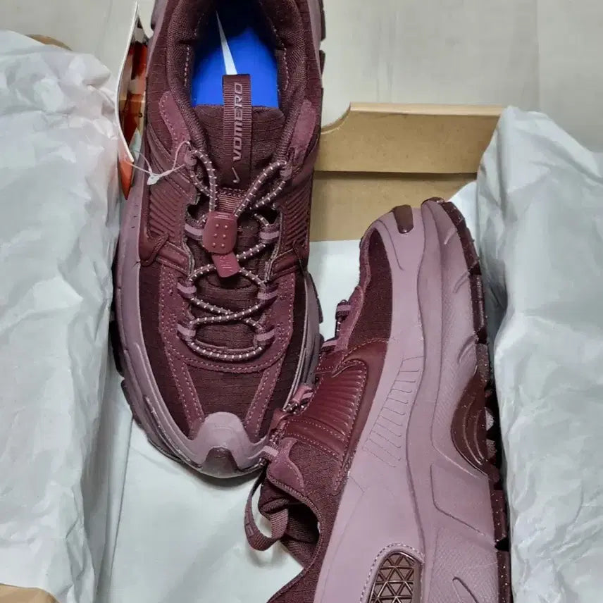 [BUNJANG] Nike Zoom Vomero 5 Burgundy Women's US 7 (240mm) New / (매장 정품 새제품) 발이 너무 편한 줌 보메로 롬 버건디 (240mm)