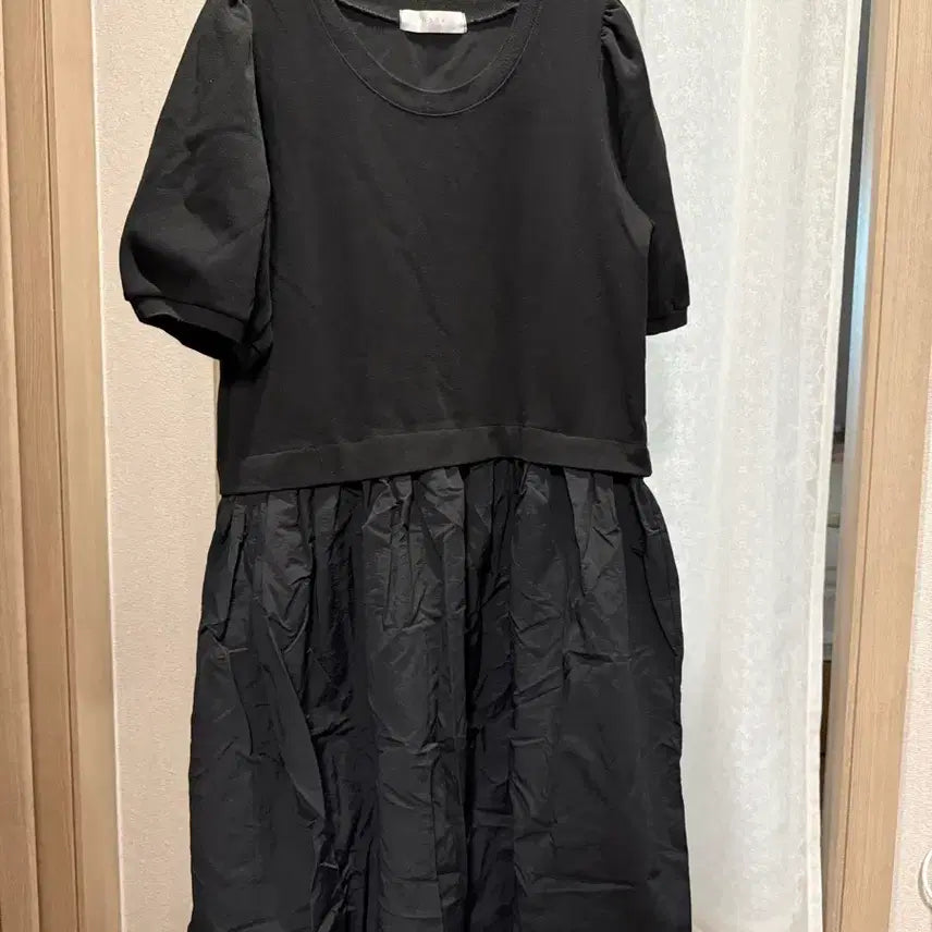 [BUNJANG] Black Puff Seersucker Dress / 66.77 블랙 퍼프 바스락 원피스