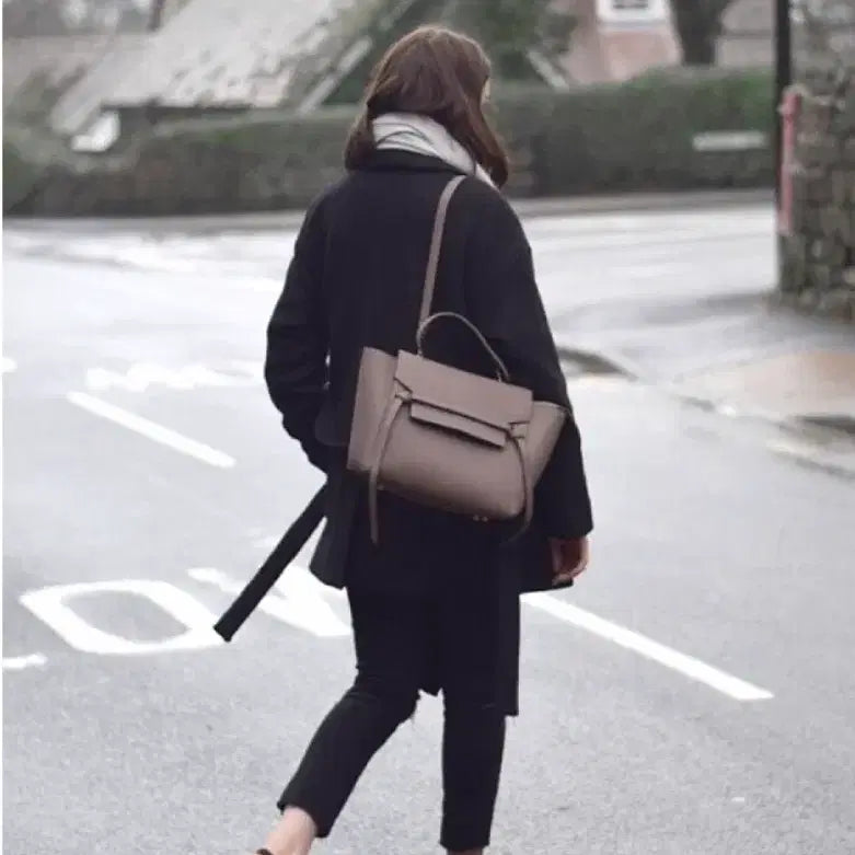[BUNJANG] Celine Belt Bag Taupe (Limited Color) / 셀린느 벨트백 토프색상(한정컬러 토프)