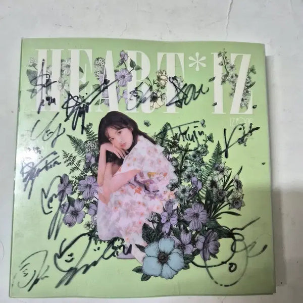 [BUNJANG] IZ*ONE HEART*IZ Autographed CD (Not for Sale) / (비매)아이즈원 HEART*IZ 전멤버 친필사인반cd 올려봅니다