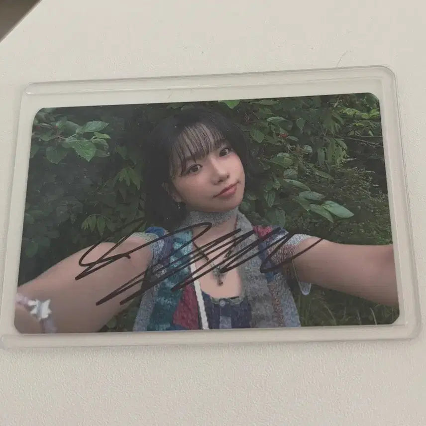[BUNJANG] Jo Yuri IZ*ONE 'Hello, Chapter 1' Autographed Photocard / 조유리 이제안녕 친필싸인 포카