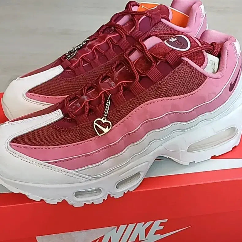 [BUNJANG] Nike Air Max 95 Big Bubble Valentine's Day Edition Sneakers / (새상품)나이키 에어맥스 95빅버블 발렌타인데이