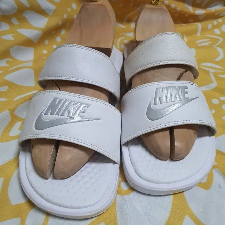 [BUNJANG] Nike White Unisex Slippers / 나이키 흰색 슬리퍼 공용 (남 255)(여 265)