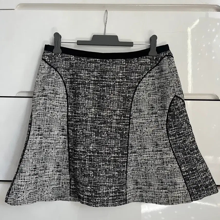 [BUNJANG] SI Skirt (Size 55) / SI 스커트 (55 사이즈)