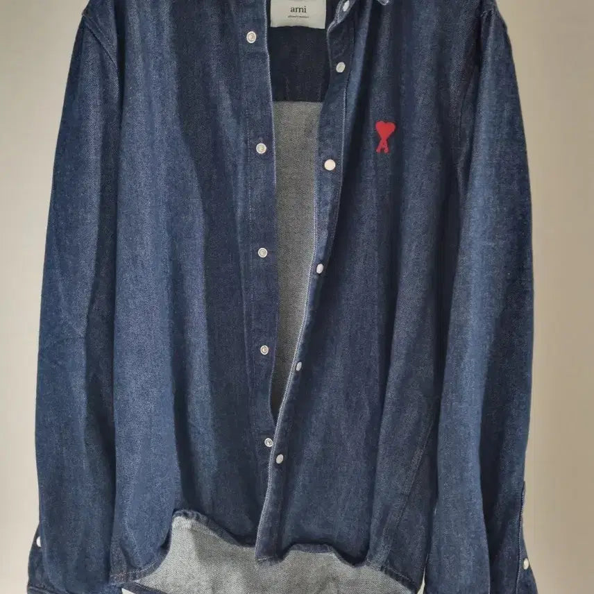 [BUNJANG] AMI Small Heart Denim Shirt / 아미 스몰 하트 데님 셔츠 M사이즈