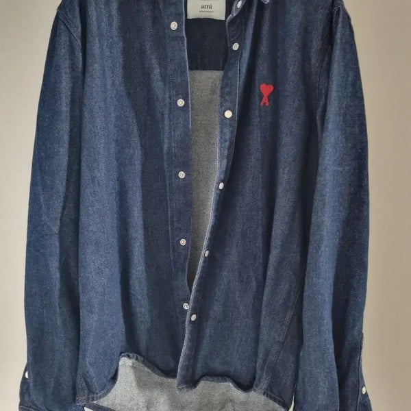 [BUNJANG] AMI Small Heart Denim Shirt / 아미 스몰 하트 데님 셔츠 M사이즈