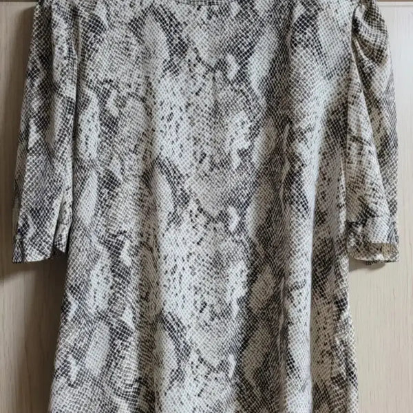 [BUNJANG] Seoul Salon Vampi Pattern Blouse (Size F) / 서울살롱 뱀피 패턴 블라우스 F