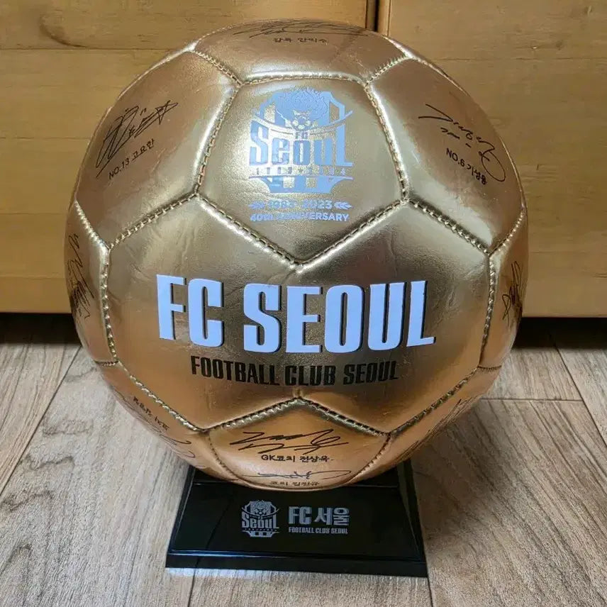 [BUNJANG] FC Seoul 2023 Season Signed Soccer Ball - 40th Anniversary Edition / FC서울 2023 시즌 싸인볼 축구공 40주년 기념 골드 싸인볼