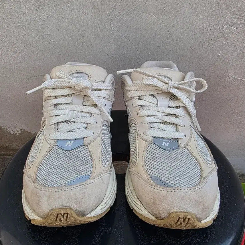 [BUNJANG] New Balance 2002R M2002RAA Grey Sneakers / 뉴발란스 2002R M2002RAA 그레이 235 운동화
